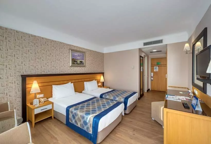 اتاق اساندارد با چشمانداز جانبی به دریا, Porto Bello Hotel Resort & Spa