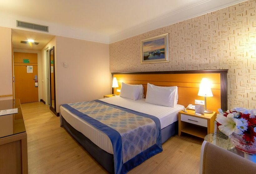 اتاق اساندارد با چشم‌انداز جانبی به دریا, Porto Bello Hotel Resort & Spa