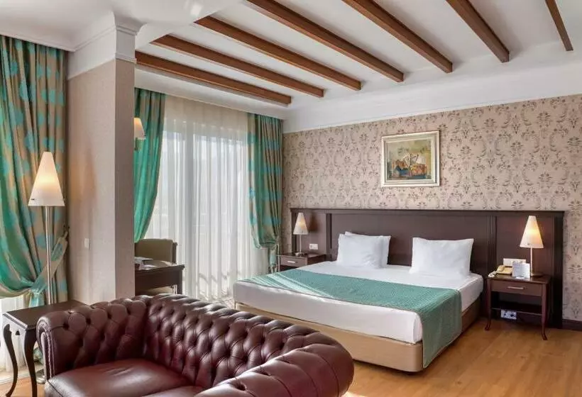 سوئیت سینیور, Porto Bello Hotel Resort & Spa