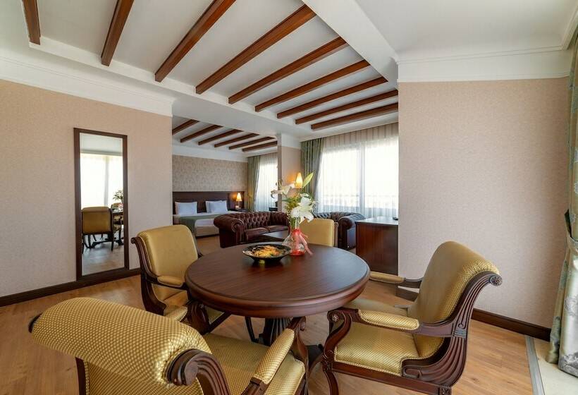 سوئیت سینیور, Porto Bello Hotel Resort & Spa