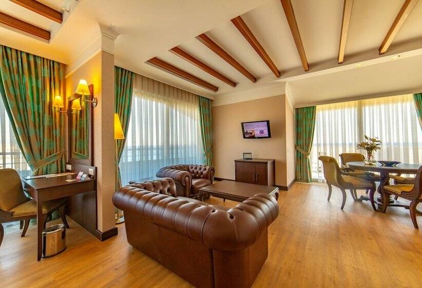 سوئیت سینیور, Porto Bello Hotel Resort & Spa