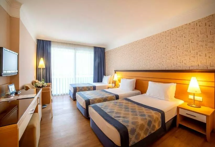 اتاق استاندارد سه نفره با چشمانداز کنار دریا, Porto Bello Hotel Resort & Spa