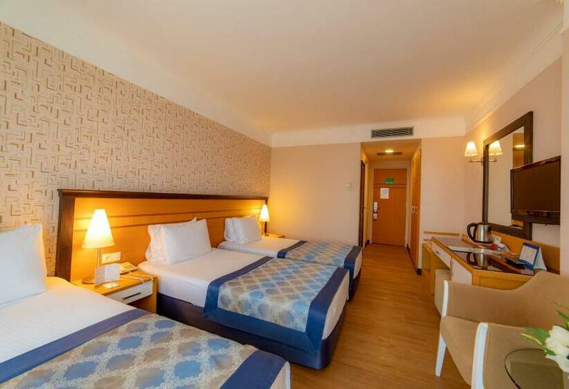 اتاق استاندارد سه نفره با چشم‌انداز کنار دریا, Porto Bello Hotel Resort & Spa