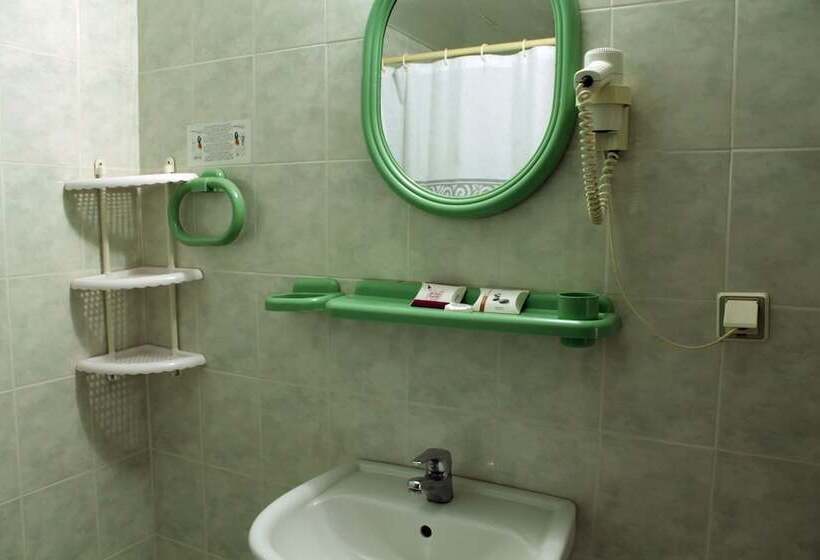 스탠다드 트리플 룸, Semoris