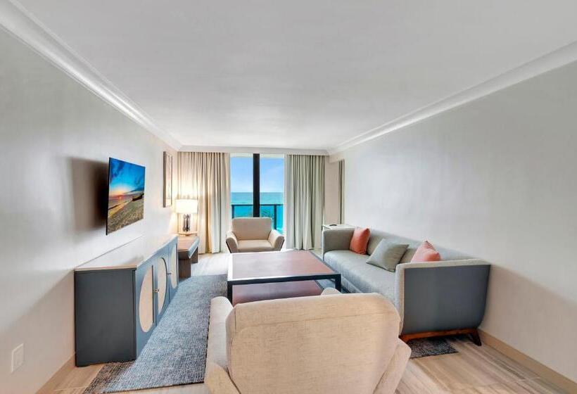带大床的套房, Tideline Palm Beach Ocean Resort And Spa