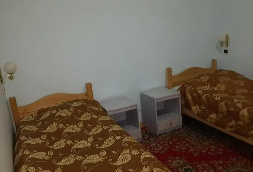 Economy Yhden Hengen Huone, Islambek Khiva