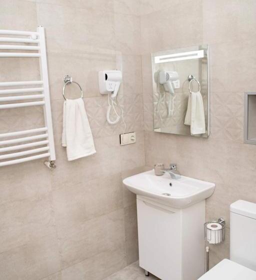 استودیوی استاندارد, 4 Rooms