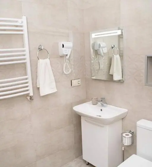استودیوی استاندارد, 4 Rooms