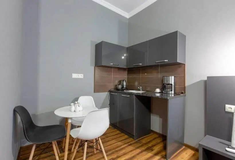 استودیوی استاندارد, 4 Rooms