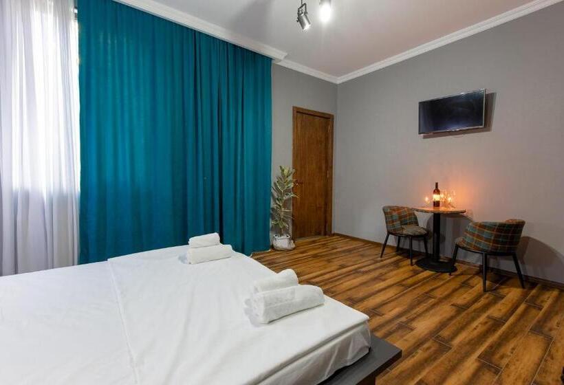 استودیوی استاندارد, 4 Rooms