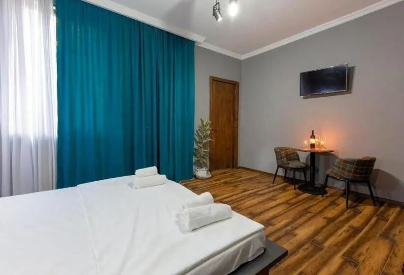 استودیوی استاندارد, 4 Rooms
