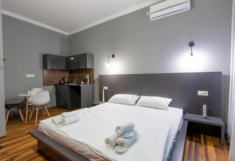 استودیوی استاندارد, 4 Rooms