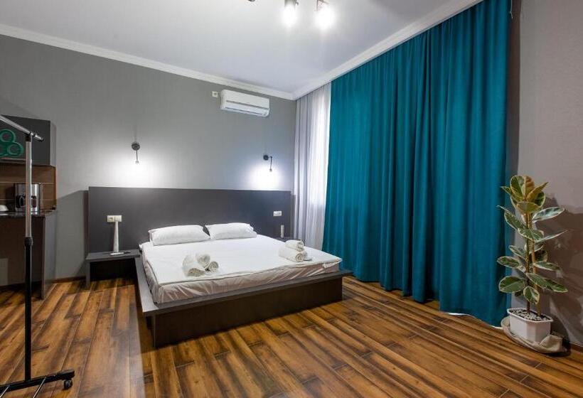 استودیوی استاندارد, 4 Rooms