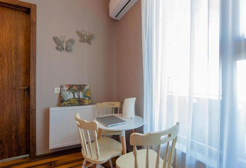 اتاق استاندارد با چشم‌انداز کوهستان, 4 Rooms