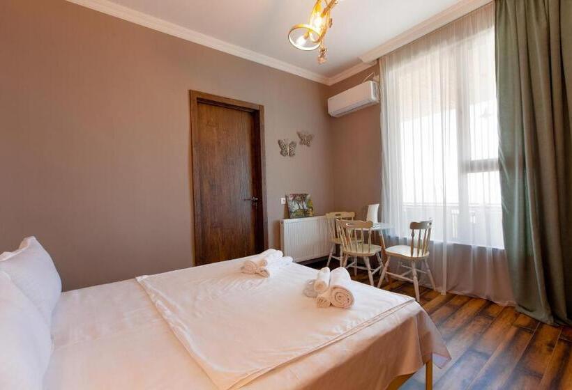 اتاق استاندارد با چشم‌انداز کوهستان, 4 Rooms