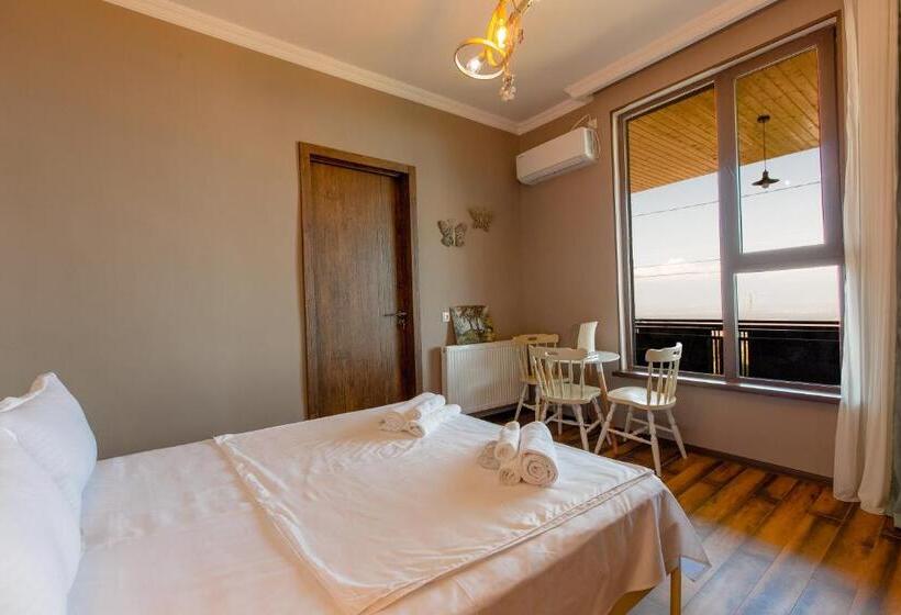 اتاق استاندارد با چشم‌انداز کوهستان, 4 Rooms