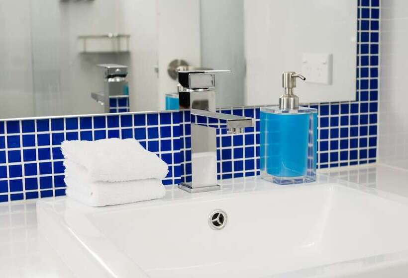 Студия Стандарт, Carnmore Hotel Christchurch