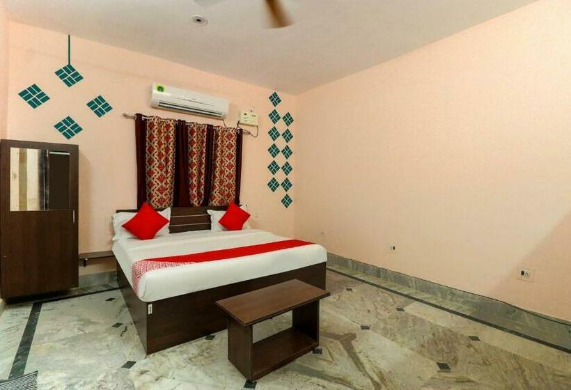 Pokój Trzyosobowy Klasyczny, O Aarshi Palace