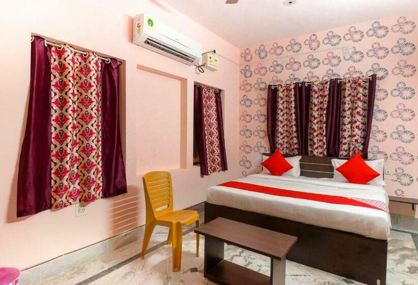 Pokój Trzyosobowy Klasyczny, O Aarshi Palace