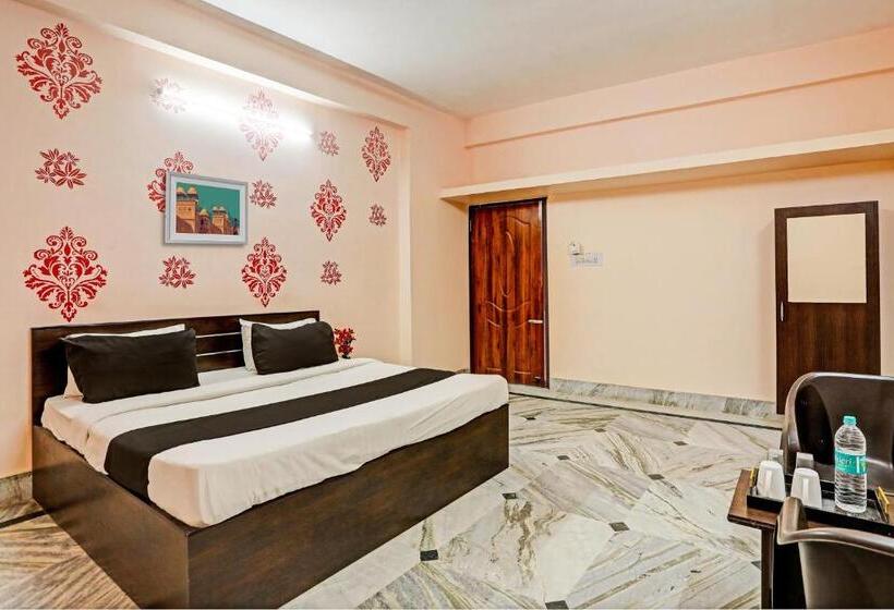 Pokój Trzyosobowy Klasyczny, O Aarshi Palace