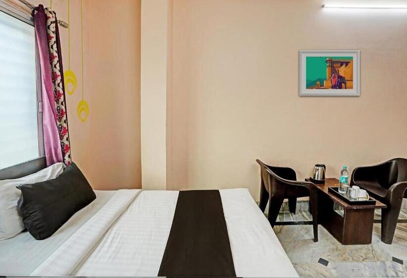 Pokój Trzyosobowy Klasyczny, O Aarshi Palace