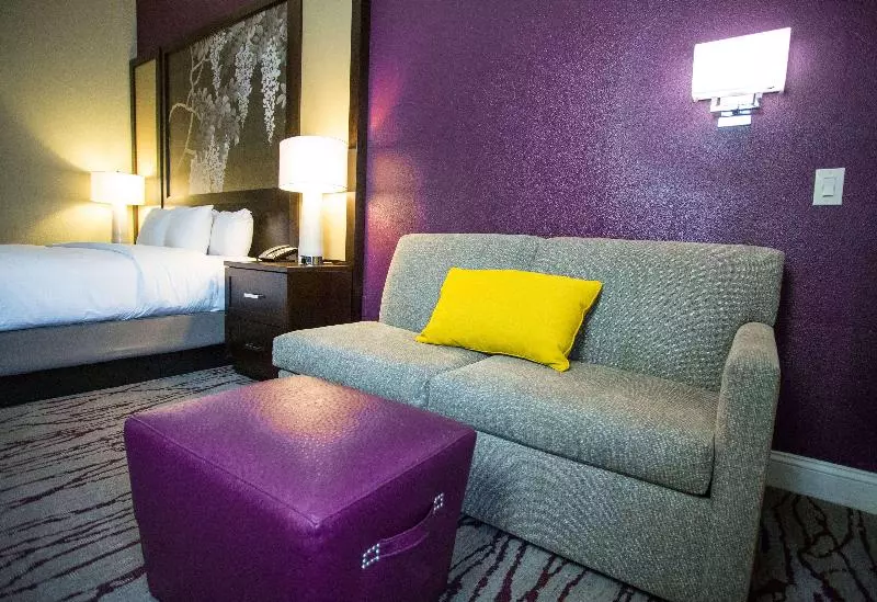 キングサイズベッドのスタンダードルーム, Doubletree By Hilton Hotel Savannah Historic District