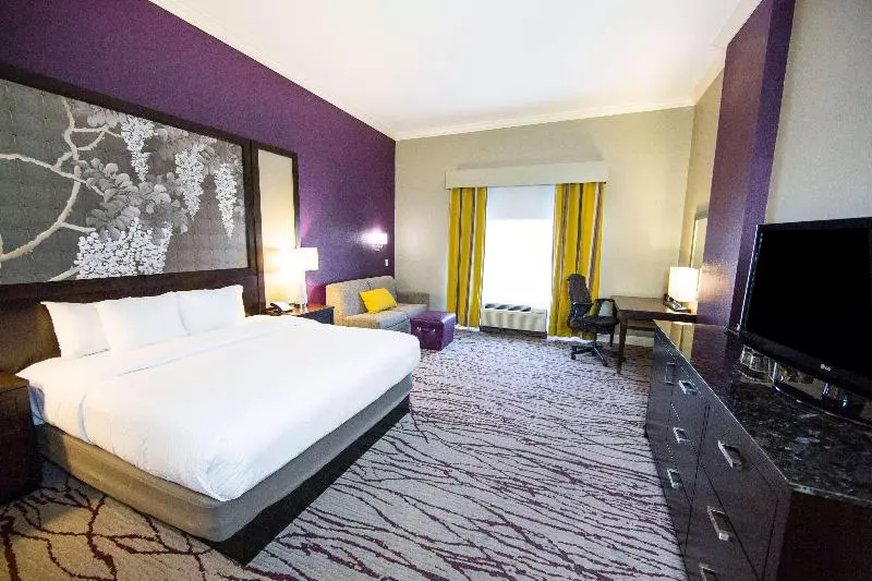 キングサイズベッドのスタンダードルーム, Doubletree By Hilton Hotel Savannah Historic District
