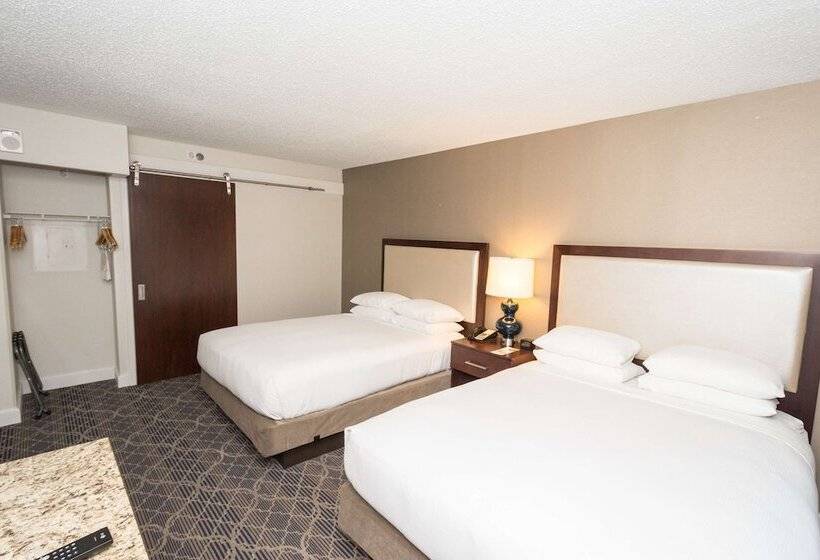 סוויטה מותאמת לאדם עם מוגבלויות, Doubletree Suites By Hilton At The Battery Atlanta