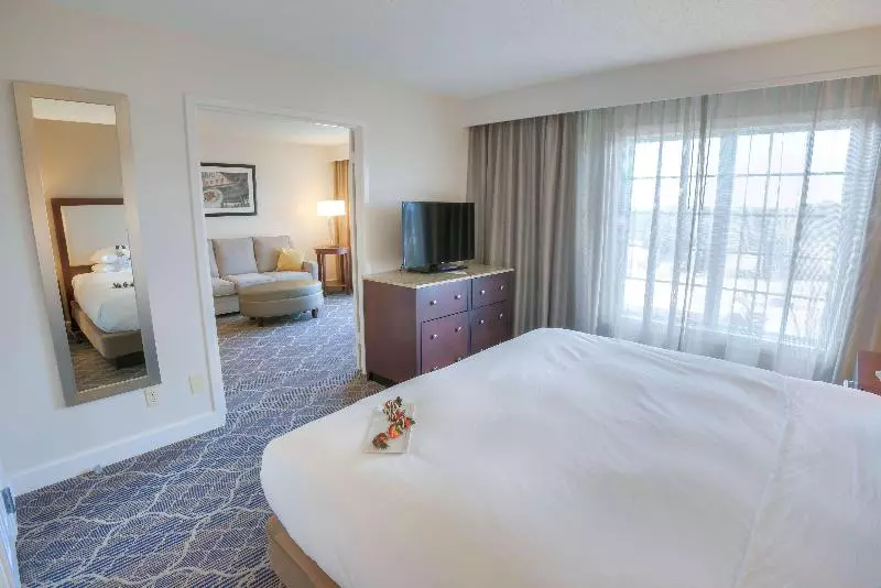 キングサイズベッドのスイートルーム, Doubletree Suites By Hilton At The Battery Atlanta
