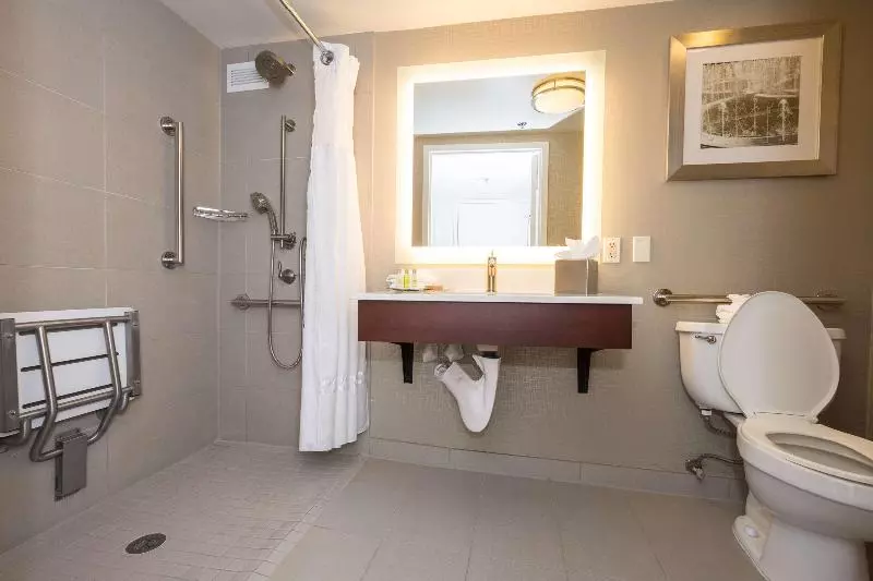キングサイズベッドのスイートルーム, Doubletree Suites By Hilton At The Battery Atlanta