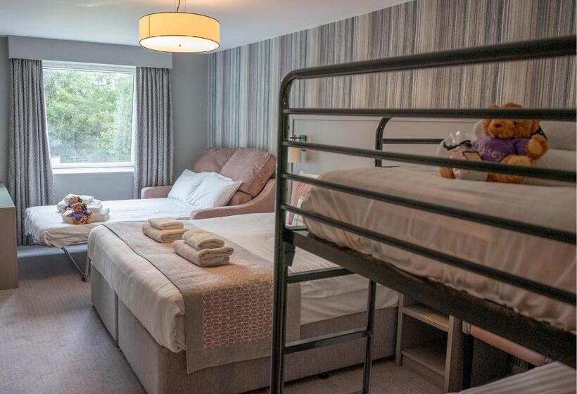 家庭间, Gretna Hall