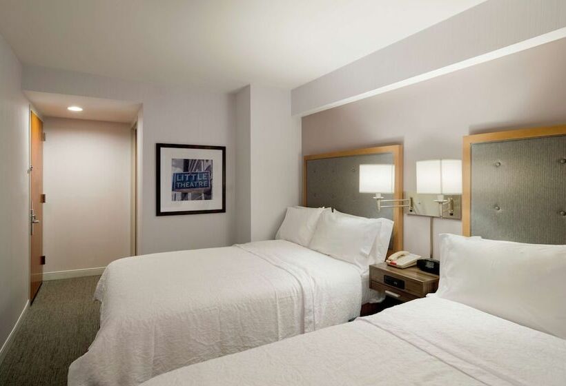스탠다드 룸 더블 침대 2개, Hampton Inn Madison Square Garden Area