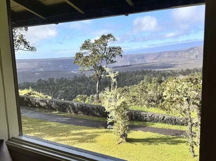 デラックストリプルルーム, Hawaii Volcano House