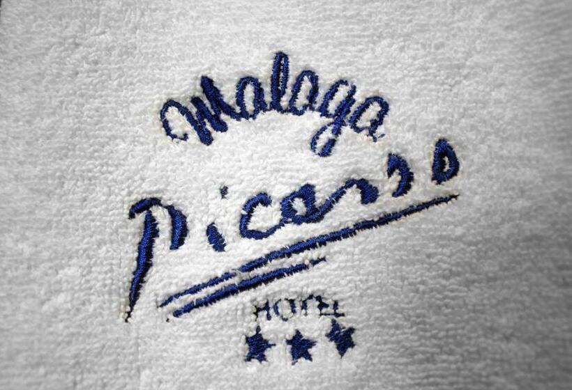 اتاق سوپریور با چشم‌انداز استخر, Malaga Picasso