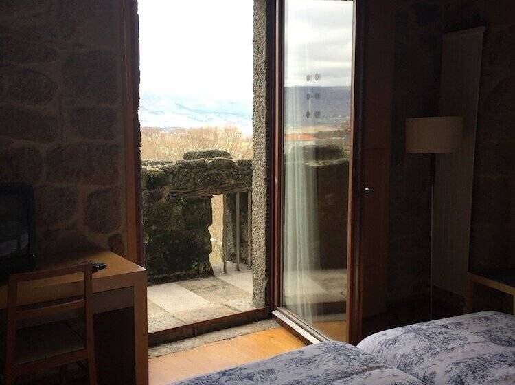 غرفة قياسية مزوَّدة بشُرفة, Monumento Castelo De Maceda