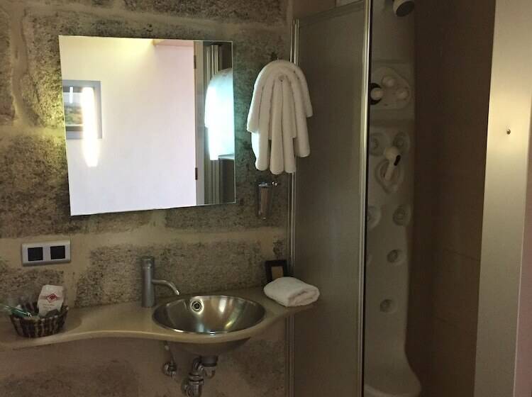 غرفة قياسية مزوَّدة بشُرفة, Monumento Castelo De Maceda