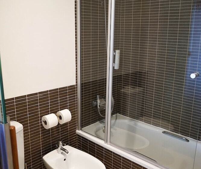 Quarto Triplo Estandar, Ohtels Les Oliveres
