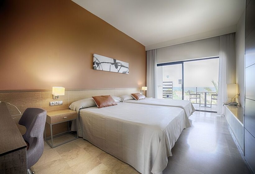 스탠다드 트리플 룸, Ohtels Les Oliveres