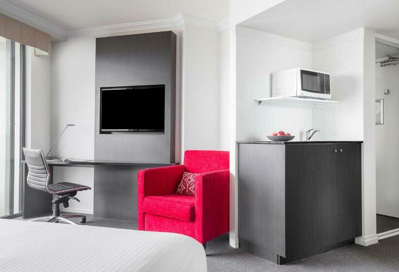 스탠다드 룸, Mantra On Queen