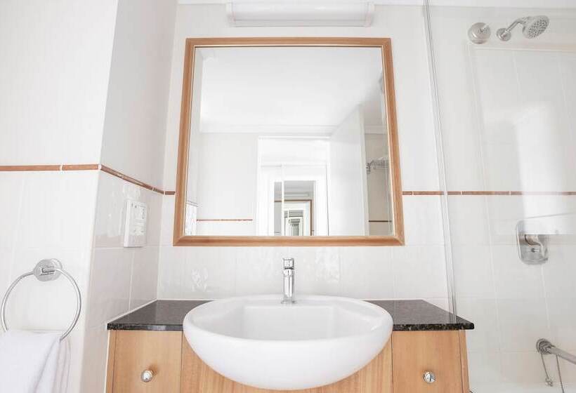 스탠다드 룸, Mantra On Queen