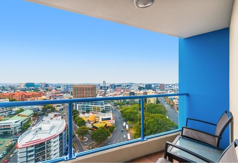 1 Bedroom Apartment River View, Mantra On Queen