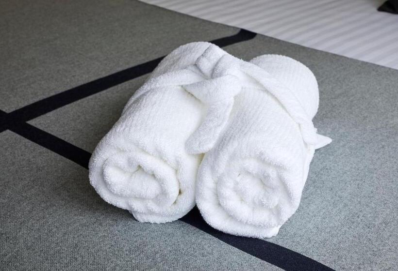스탠다드 스튜디오, Breathtaker Hotel And Spa