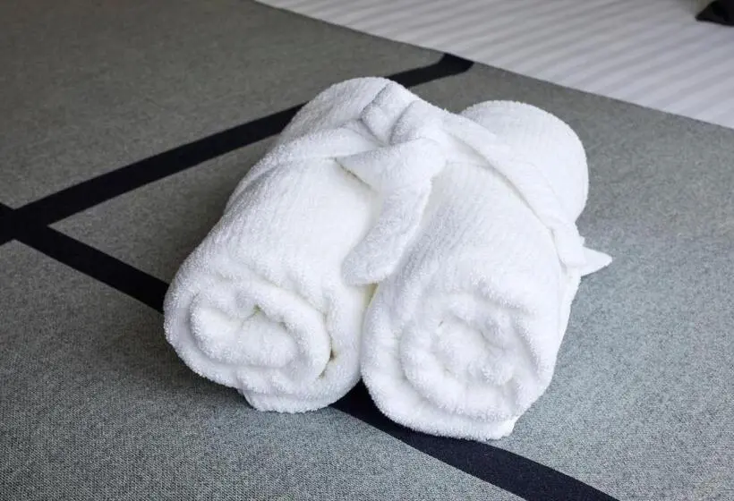 スタンダードスタジオ, Breathtaker Hotel And Spa