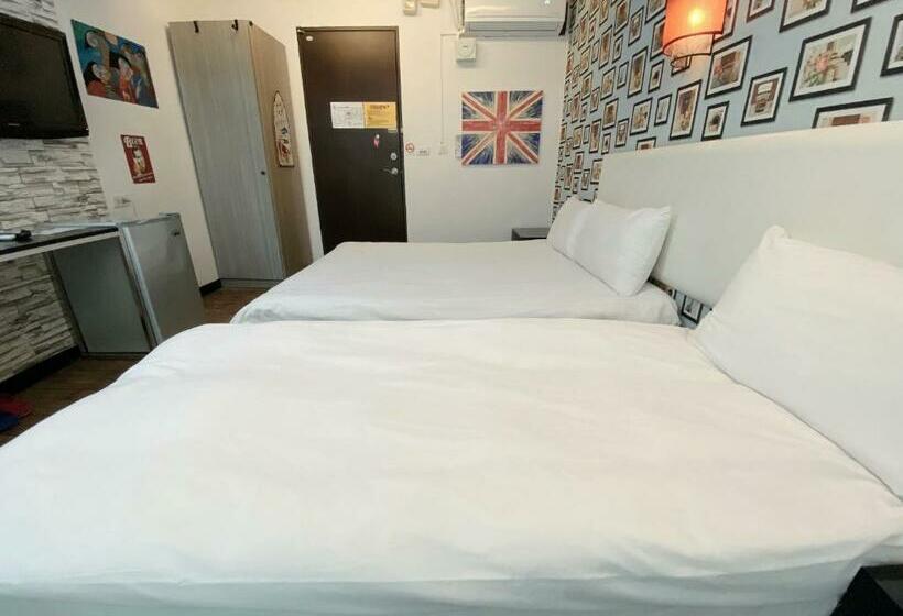 اتاق استاندارد سه نفره, Love River Inn