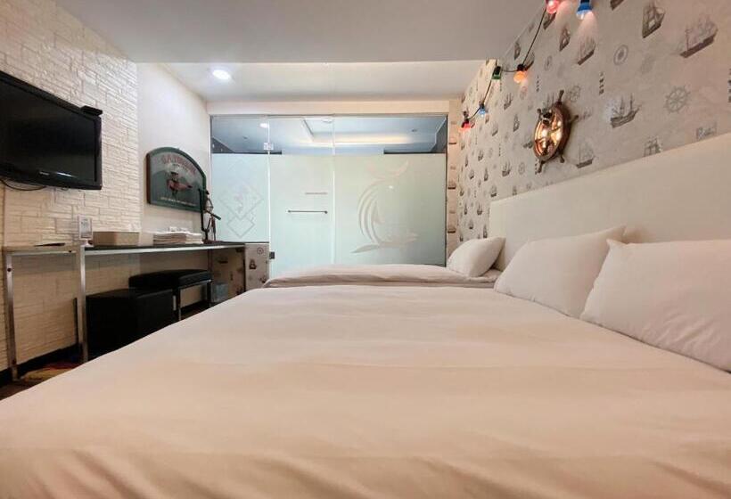 اتاق استاندارد سه نفره, Love River Inn