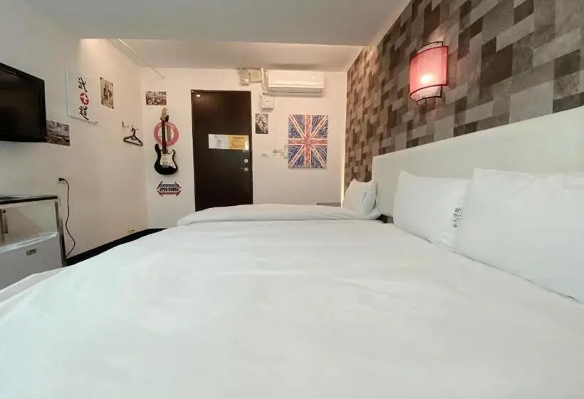 اتاق استاندارد سه نفره, Love River Inn 愛河日央
