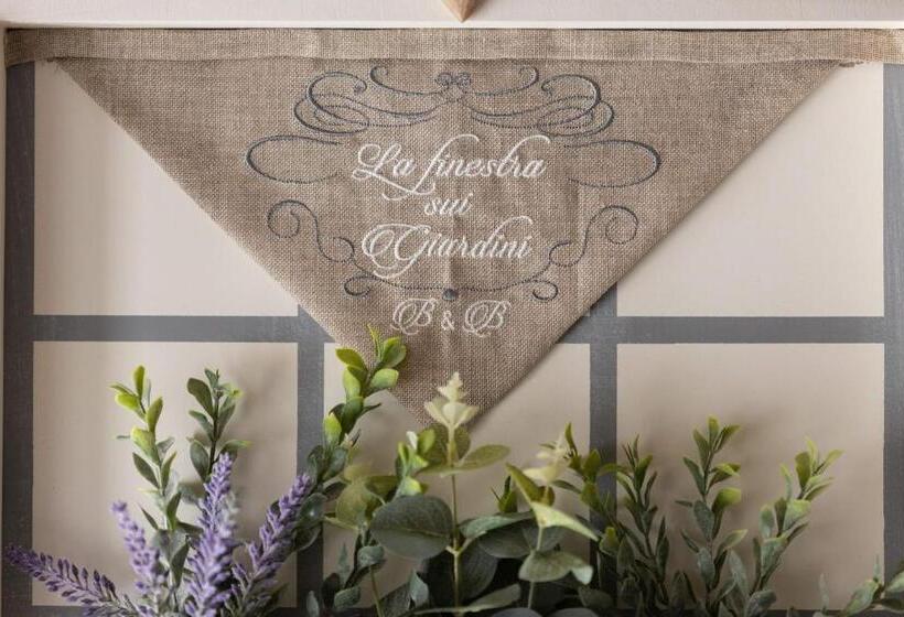 חדר לארבעה סטנדרטי עם נוף לגינה, B&b La Finestra Sui Giardini