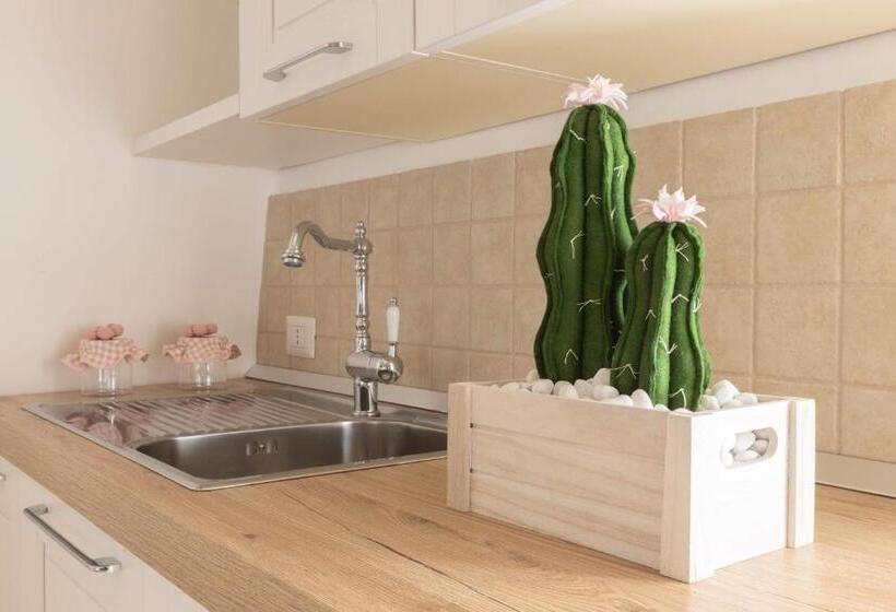 חדר לארבעה סטנדרטי עם נוף לגינה, B&b La Finestra Sui Giardini