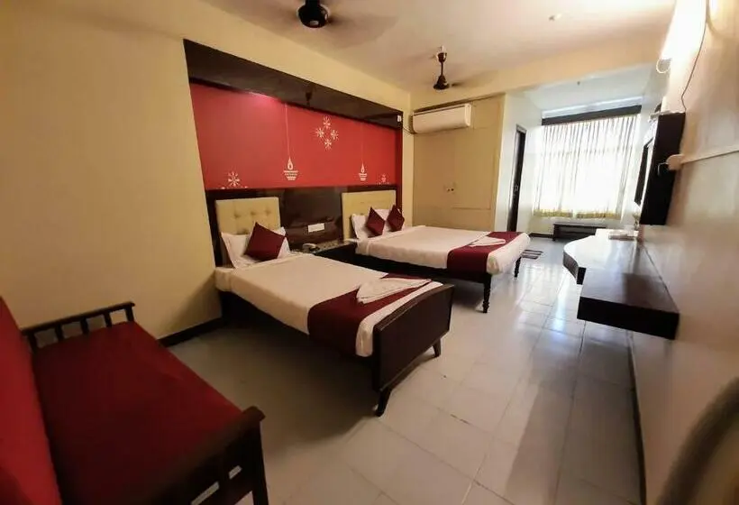 سوییت لوکس, Ravi Krishna Inn