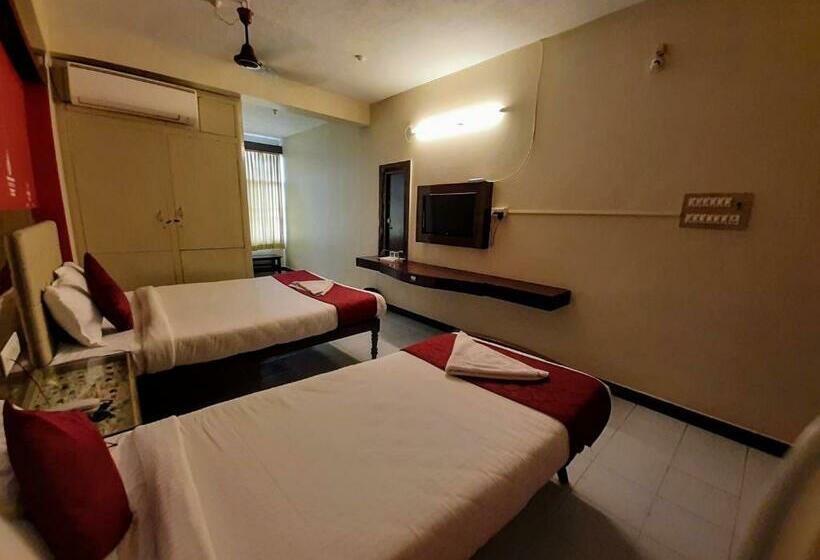 디럭스 스위트, Ravi Krishna Inn